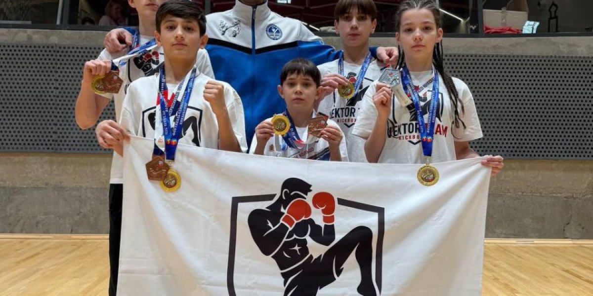 Приморские кикбоксеры привезли домой 9 медалей Приморские кикбоксеры привезли домой 9 медалей