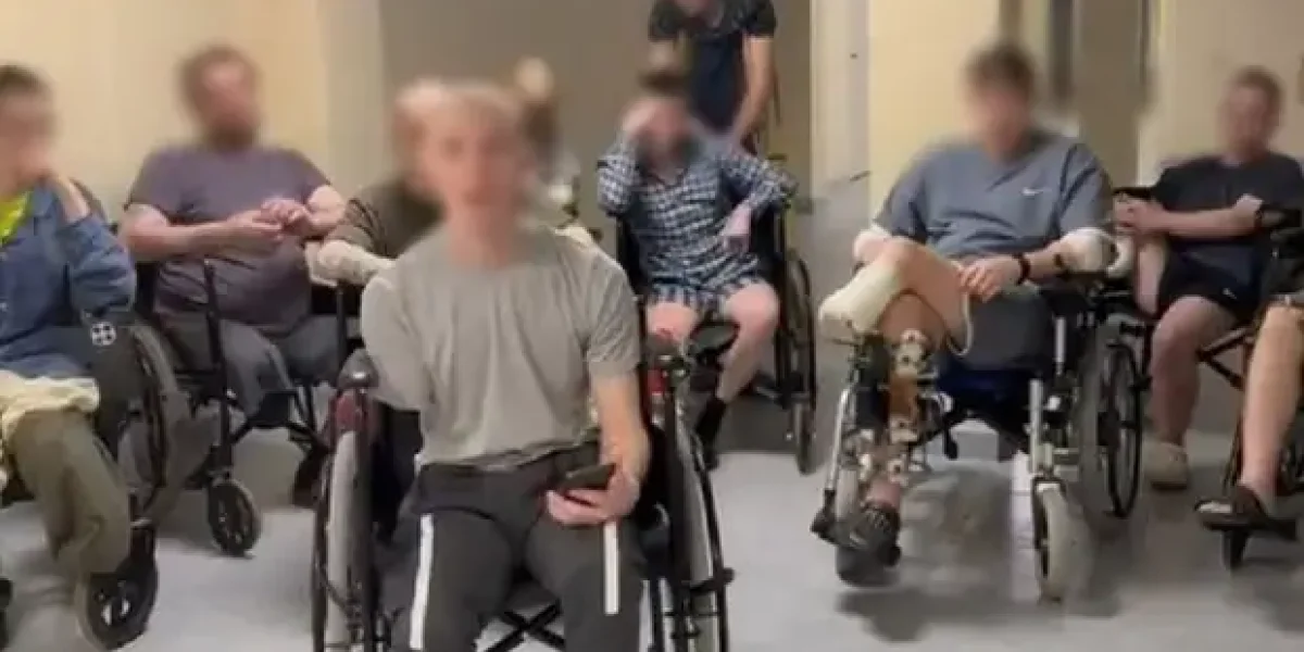 Пенсионерка лишает квартиры ветеран СВО без руки и ноги. "Прошу, чтобы это видео дошло до органов власти!"