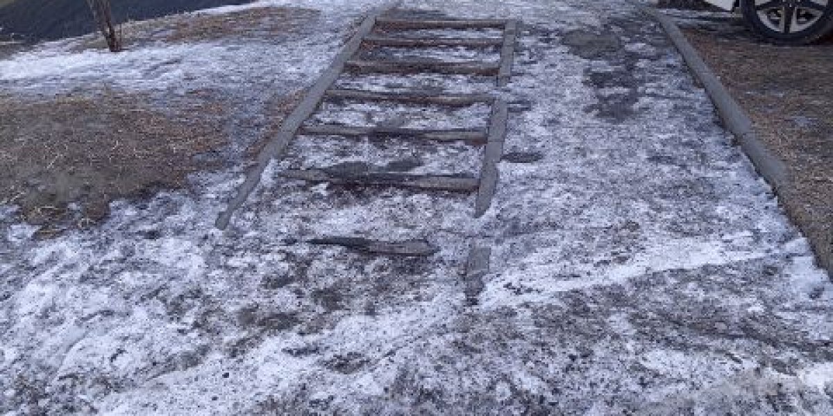 Больше полумесяца: последствия снегопада продолжают устранять во Владивостоке