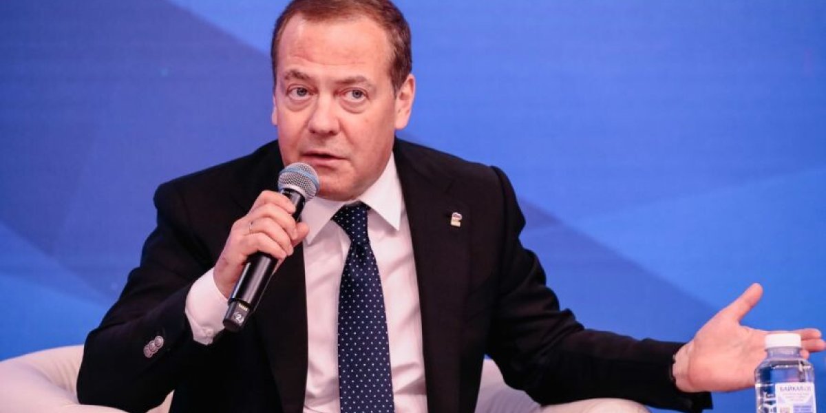 Европейские «петушки» выпрашивают у Трампа Гренландию: Медведев высказался о встрече в Давосе Европейские «петушки» выпрашивают у Трампа Гренландию: Медведев высказался о встрече в Давосе