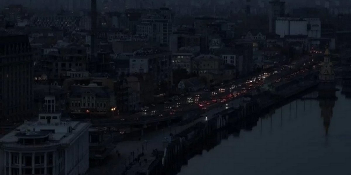 Киев стремительно пустеет: из замерзающей столицы уже бежали 700 тысяч человек, впереди мародёрство (ВИДЕО)