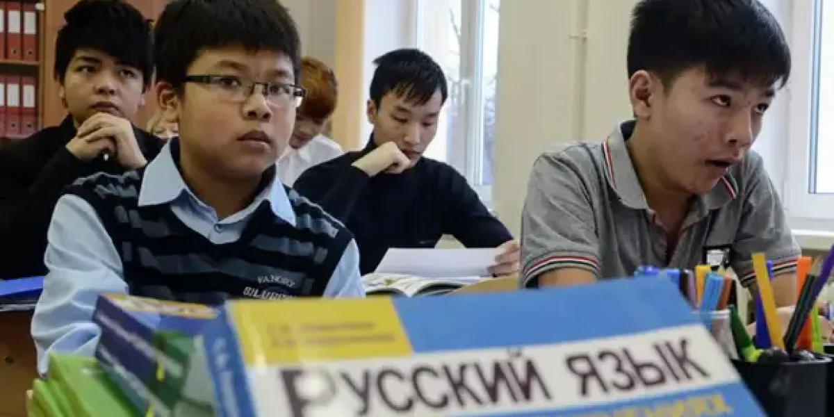 Таджикское Asia-Plus "Где таджикские классы? Русские лишили наших детей образования. В школы взяли только 12%"