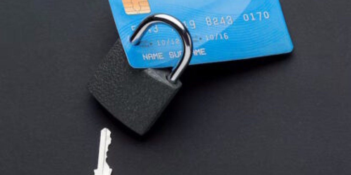 Как защититься от блокировки банковской карты в России