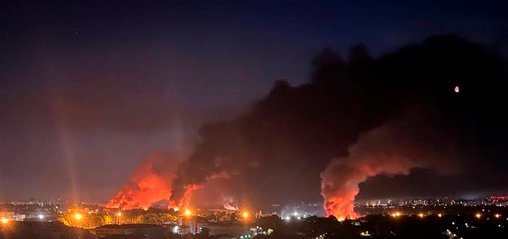 В Киеве люди сливают воду из батарей. Тепла не будет. Света — тоже. Кличко призвал всех покинуть город