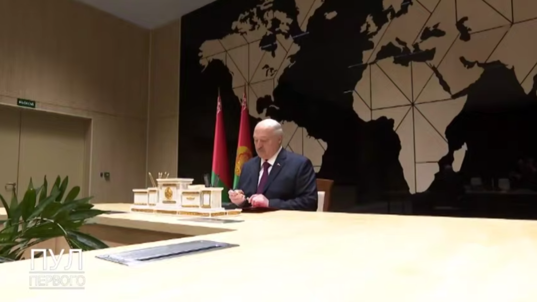 Лукашенко сломали? Этот договор батьке будет стоить огромных денег