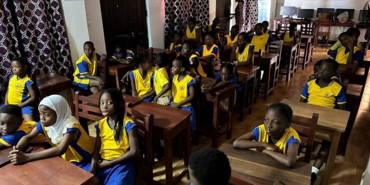 Новосибирские студенты рассказали школьникам Ганы о Сибири