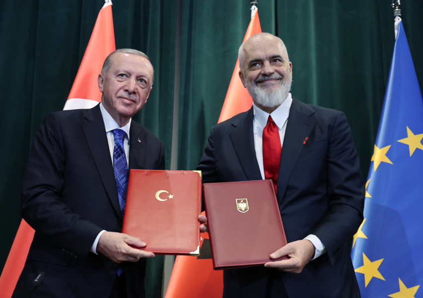 Турция обещает сохранить военное присутствие на военно-морской базе в Албании