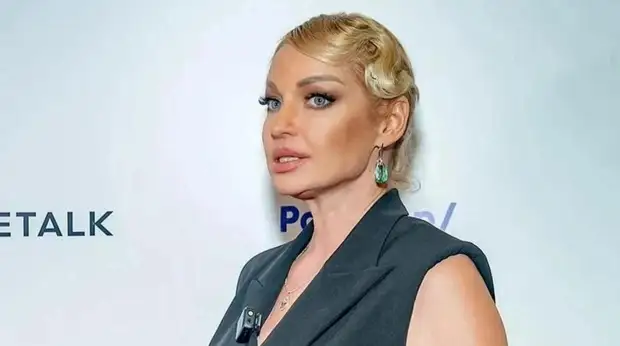 Волочкова перешла на костыли после операции на ноге, которую сделала в Германии