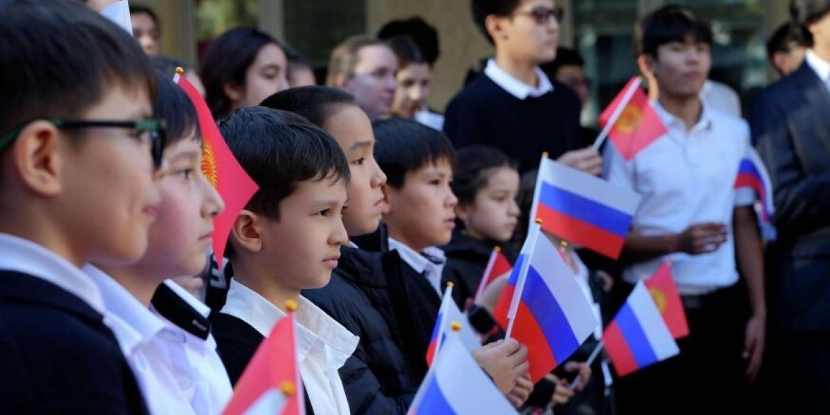 Россия финансирует школы и парки в Средней Азии: критика расходов на фоне поддержки СВО