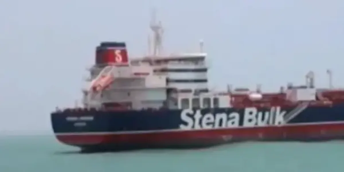 Иранские катера атаковали танкер США. А БПЛА Ирана долетел до авианосца Abraham Lincoln в 800 км. Подняли F-35