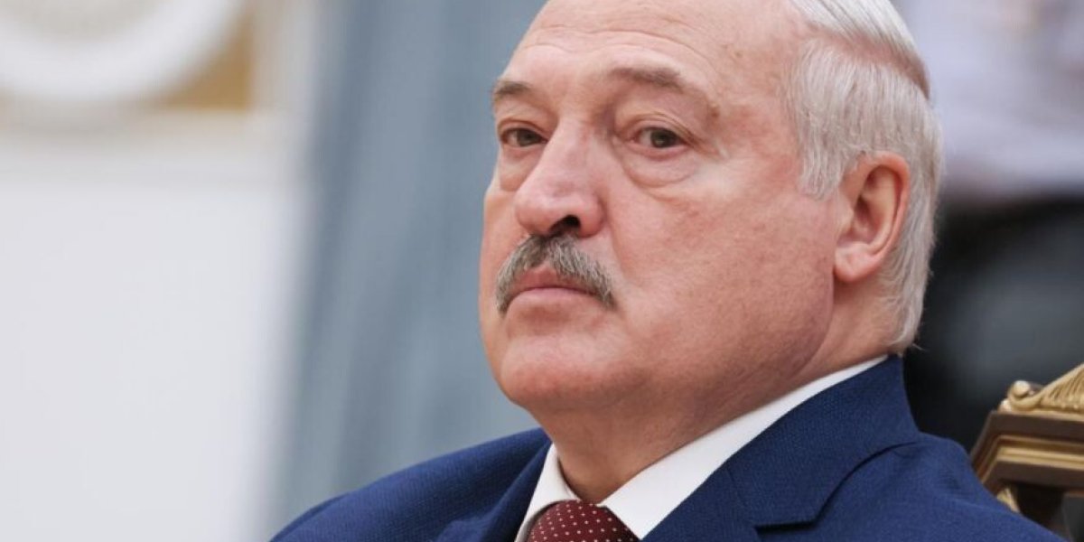 Лукашенко отказал Трампу: «Батька» останется дома. Он так о чём-то намекает Западу?
