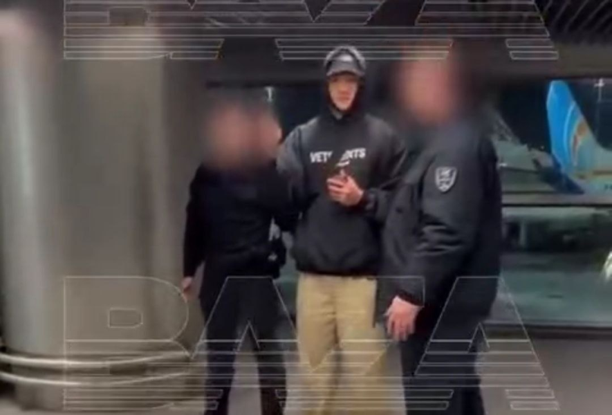 Сабурова выкинули из России прямо в аэропорту: "У меня здесь недвижимости на 60 млн. руб и тачки!"