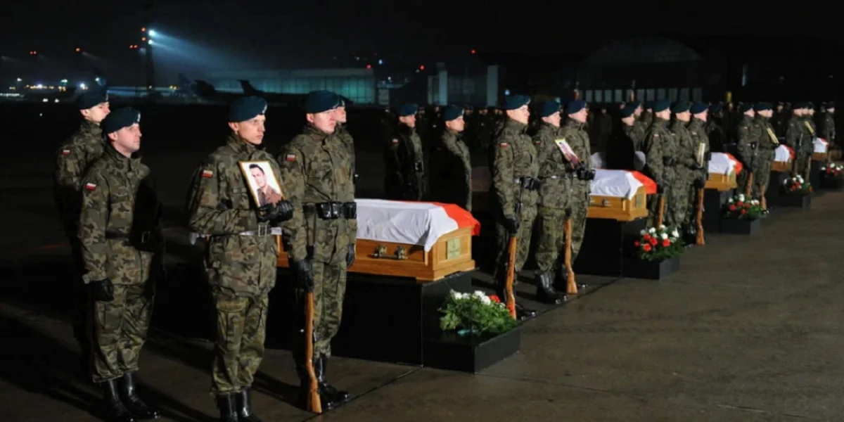 «Тысячи поляков уже легли»: раскрыта страшная правда о гибели солдат НАТО, переодетых в форму ВСУ