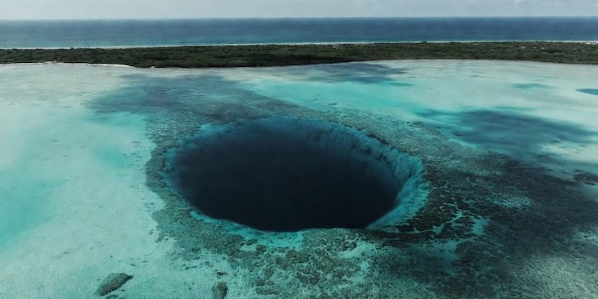 На Земле обнаружена дыра, у которой нет дна: что о ней известно