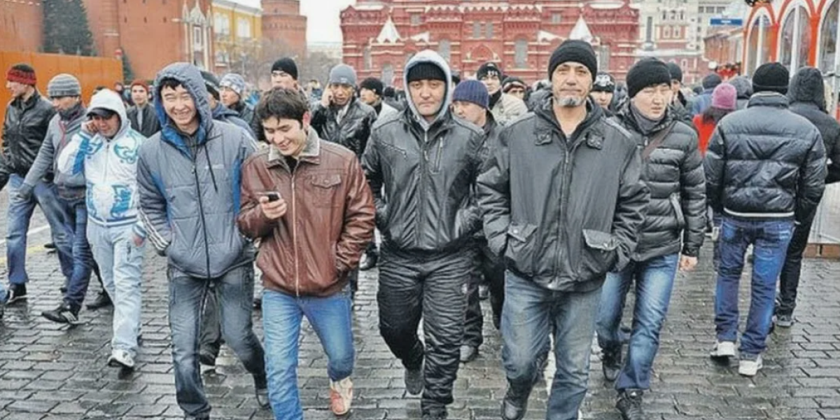 &laquo;Мы уедем и рожать будет некому&raquo;: таджики недовольны новым ударом России по пособиям для трудовых мигрантов