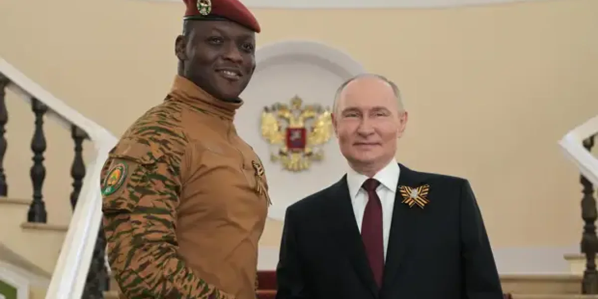 Макрон едва не убил друга Путина президента Траоре. Какая команда дана спецслужбам Франции?