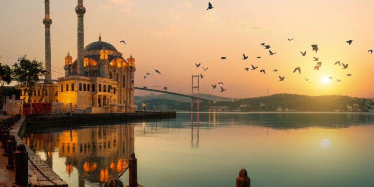 Хазин предупреждает: Турция под угрозой конфликта — стоит ли сейчас планировать отдых?