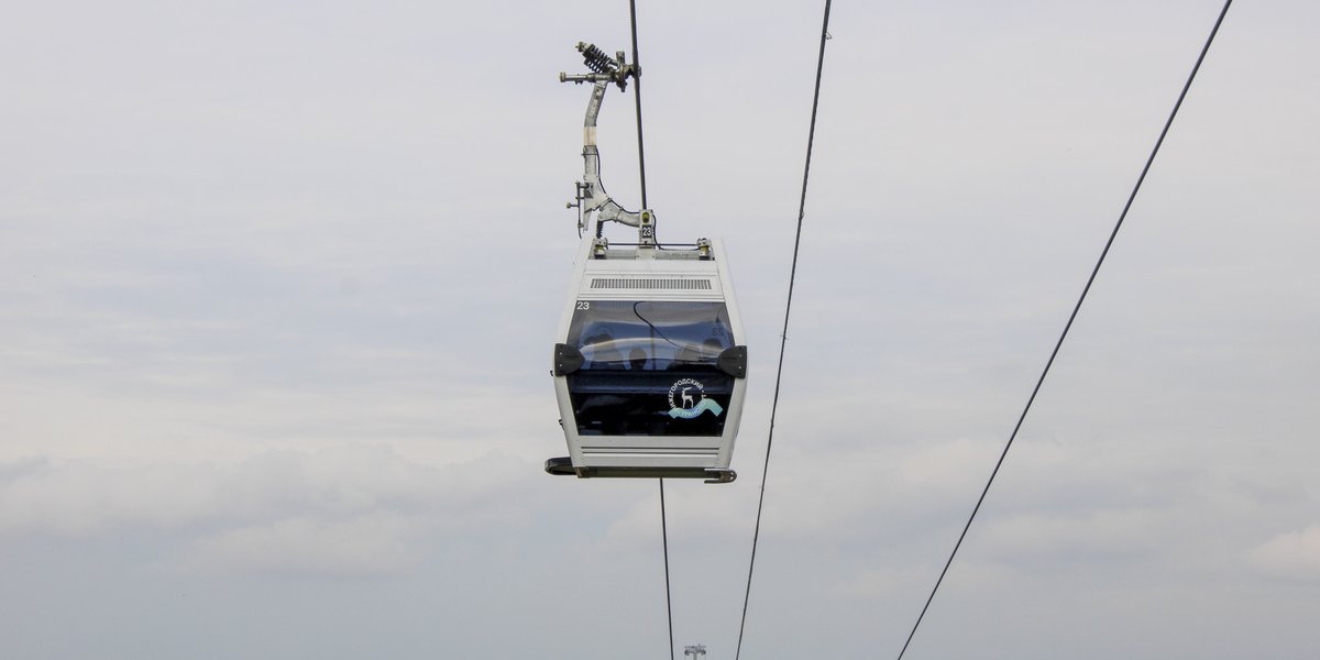 В горнолыжном парке под Дмитровом на подъемнике застряли около 50 человек