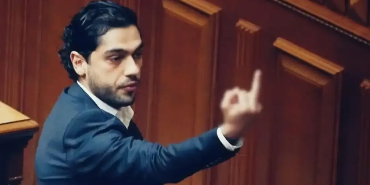 "Просроченный" получил удар в спину: от Зеленского потребовали уйти в отставку