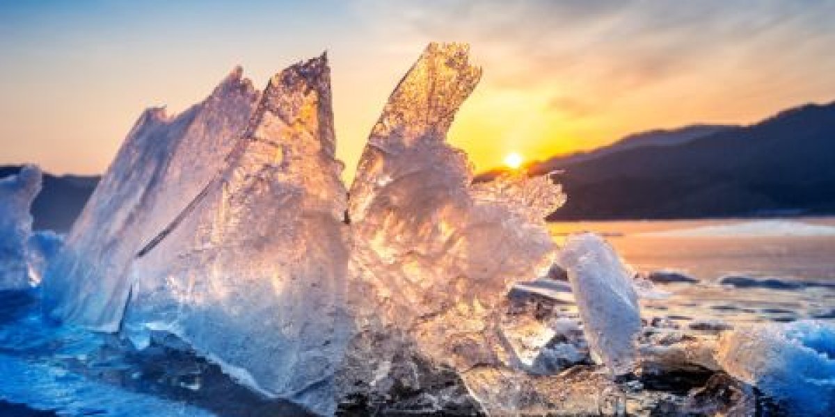 На Байкале нашли тела семи туристов из Китая, провалившихся под лед на УАЗе На Байкале нашли тела семи туристов из Китая, провалившихся под лед на УАЗе