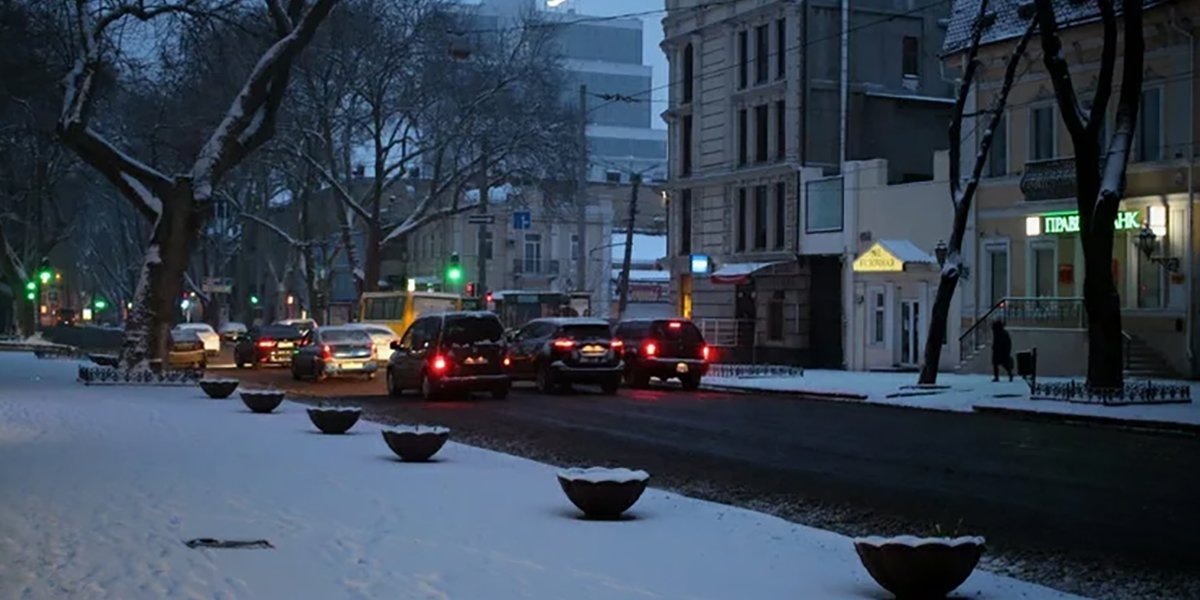 СМИ: Одессу готовят к круговой обороне, привлекая студентов и пенсионеров