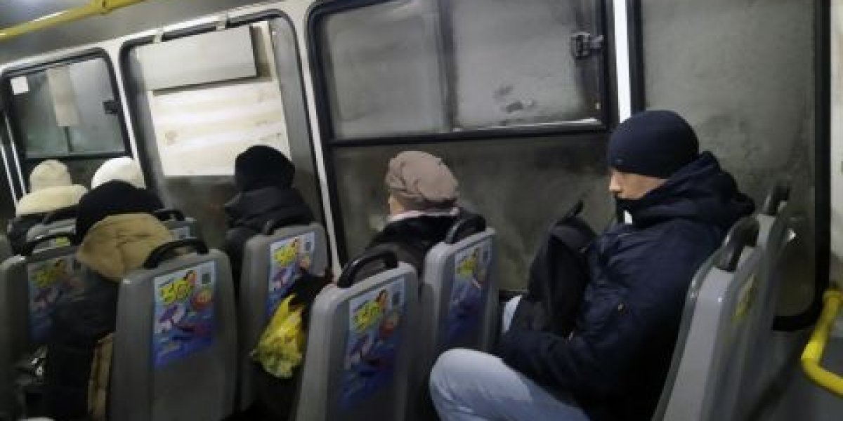 Автобусы без отопления в мороз и ветер выпускают на линию в Приморье