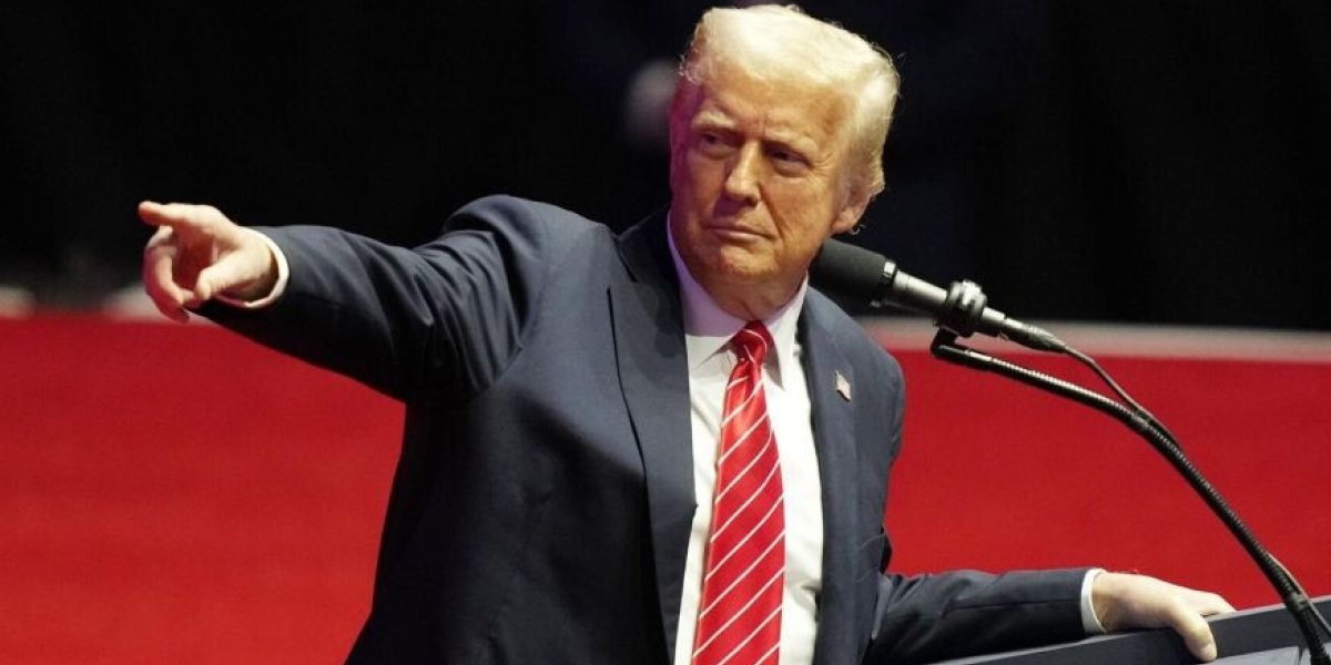 После 3 млн новых документов Трамп призвал всех забыть Эпштейна. Что скрывают новые файлы?