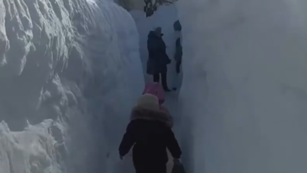 Камчатские тоннели, подмосковные сугробы и дагестанские кинозалы: зимняя повестка России