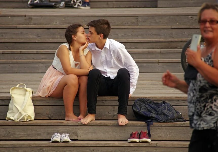 «Он меня целует, потому что любит…», а «если бьет», значит тоже «любит»: ВЦИОМ рассказал о парадоксах российской любви «Он меня целует, потому что любит…», а «если бьет», значит тоже «любит»: ВЦИОМ рассказал о парадоксах российской любви