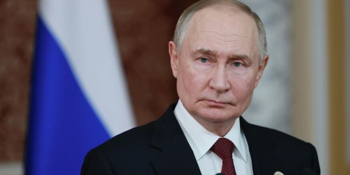 Путин поздравил защитников Родины и пообещал усиление обороноспособности России