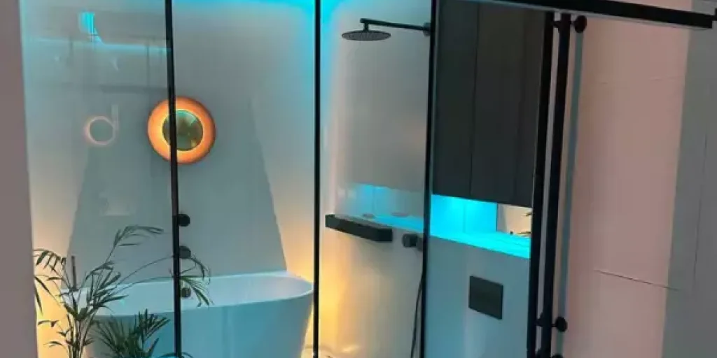 Готовые кабины или душевые перегородки на заказ: сравнение цен и преимуществ