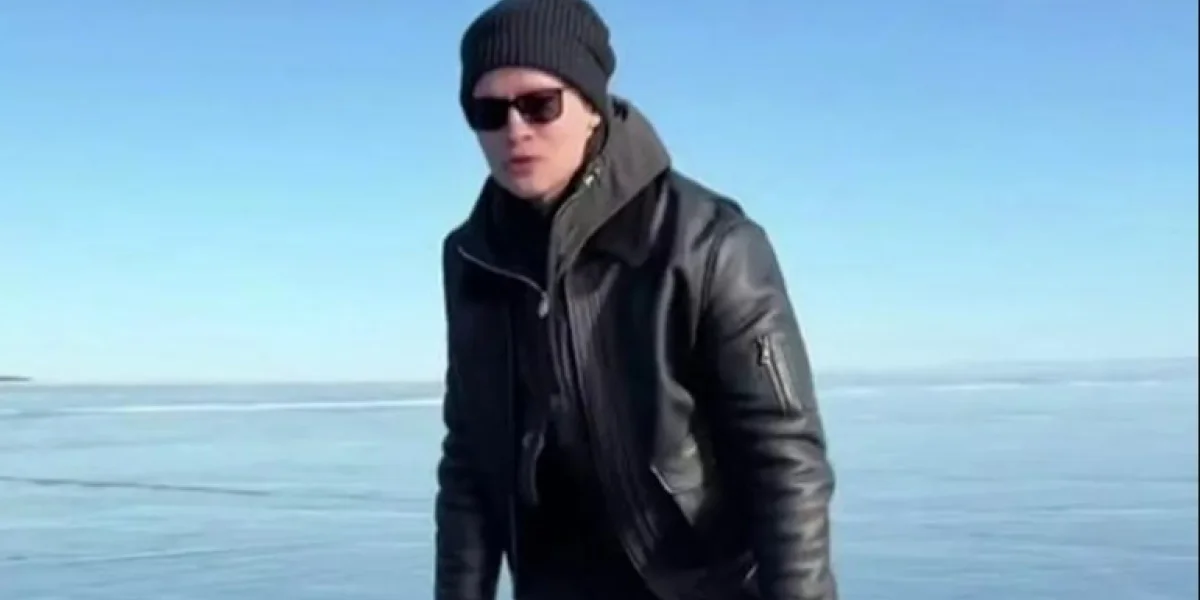 «ШАМАН слизал Байкал»: Ярослав Дронов рассказал, как вспомнил детство и заставил хранителей озера почесать затылок «ШАМАН слизал Байкал»: Ярослав Дронов рассказал, как вспомнил детство и заставил хранителей озера почесать затылок