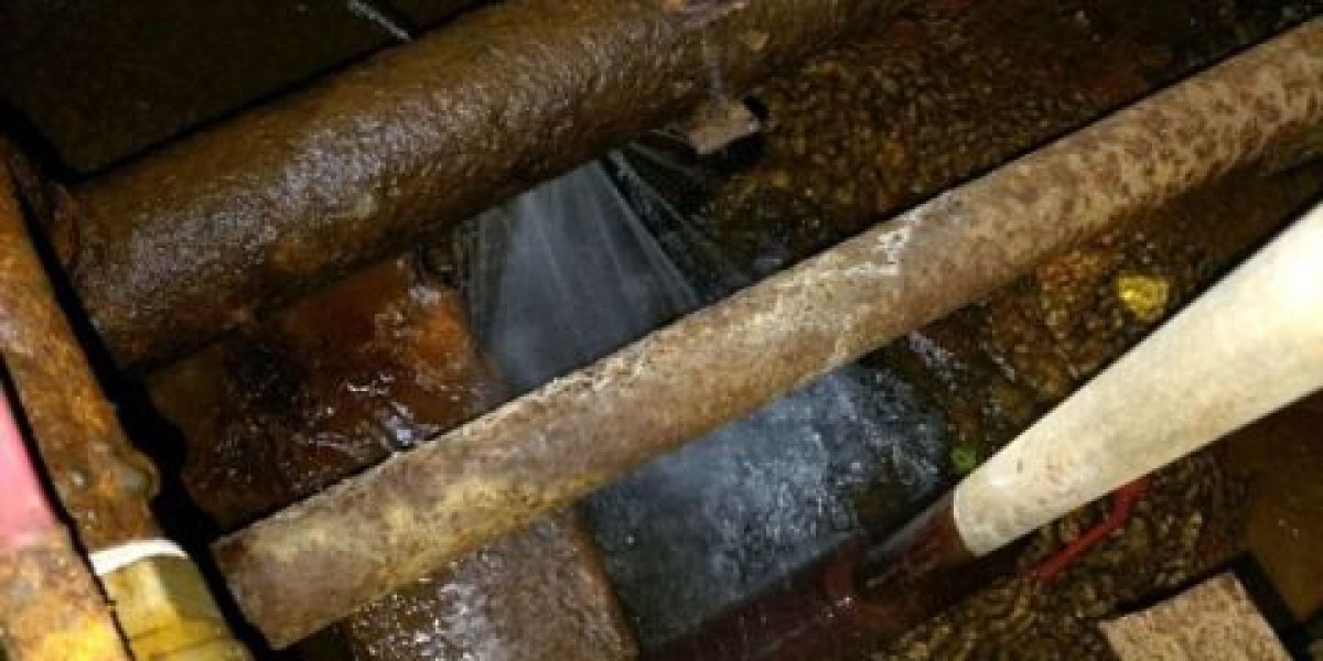 УК бездействует, подвал тонет: аварию в многоквартирном доме отказались ликвидировать на выходных