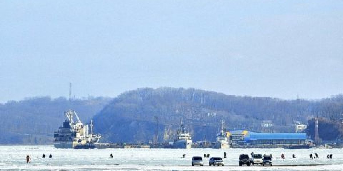 Особая опасность подстерегает рыбаков в Амурском заливе