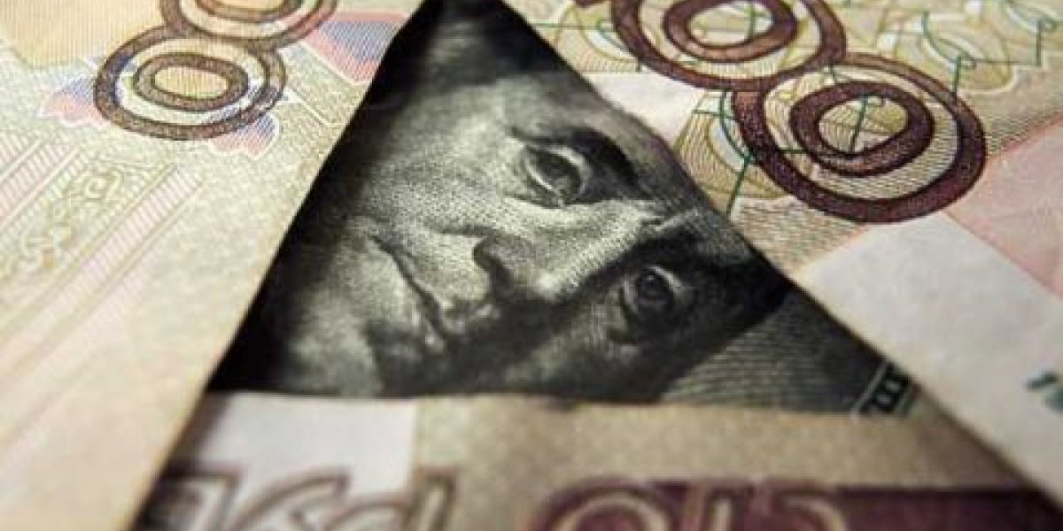 Стоит ли ждать скорого обвала рубля, рассказал эксперт