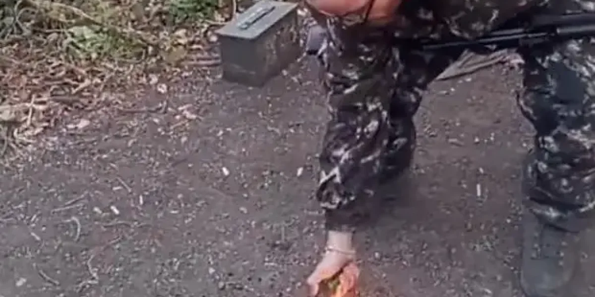 7 лет в Британии уже отсидел, теперь ему обещают пожизненный. На воевавшего за русских англичанина чиновникам плевать? 7 лет в Британии уже отсидел, теперь ему обещают пожизненный. На воевавшего за русских англичанина чиновникам плевать?