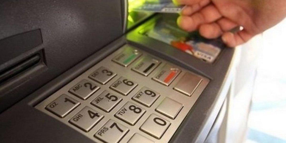 Двойная комиссия в банкоматах за границей: причины переплаты 10% и способы её избежать