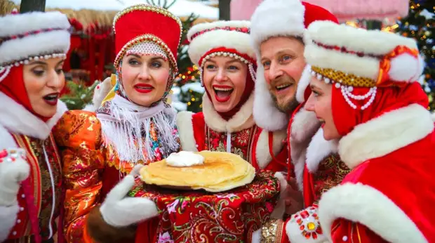 Блины с муксуном и утка с брусникой: в Москве открылся фестиваль "Масленица"