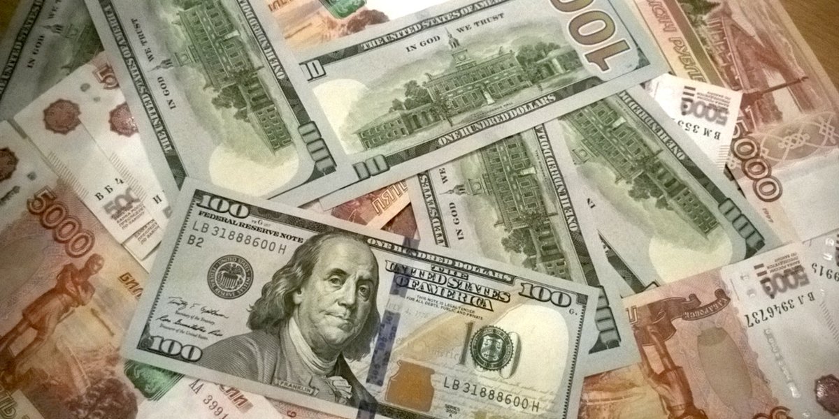 Грядёт девальвация: рост курса доллара до 90 рублей предрёк эксперт