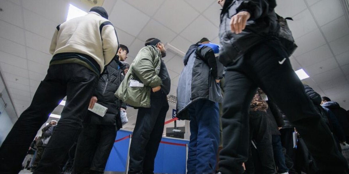 Заработал мало &mdash; семьи не достоин!: новые правила ужесточили жизнь мигрантов