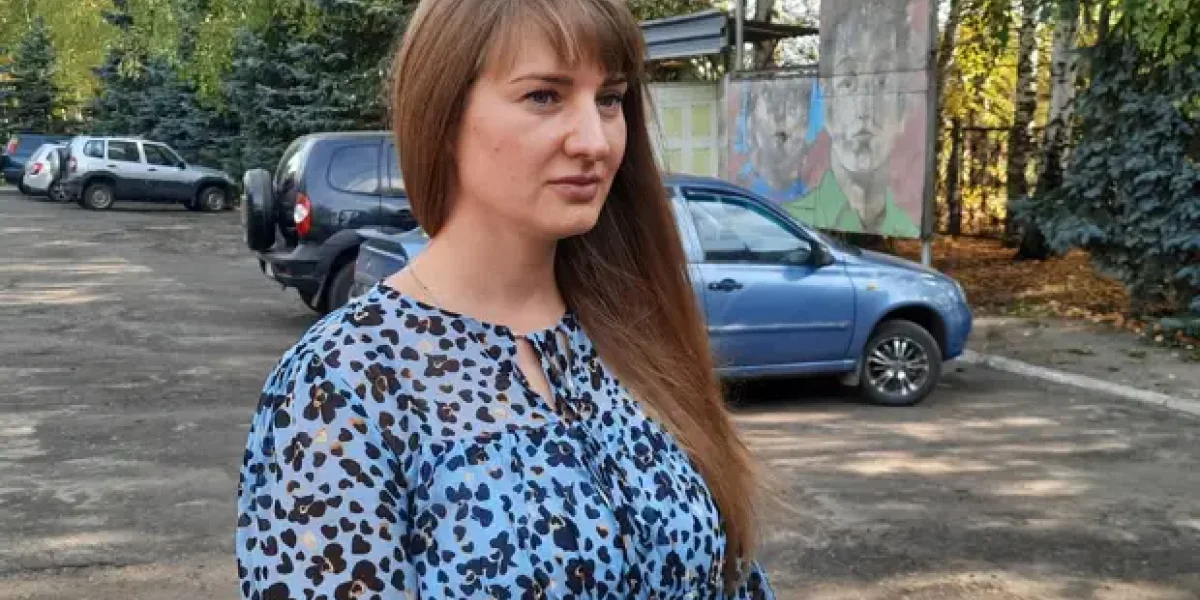 Возмущенных мэром Сердобска Ермаковой назвали "толпой русских". Раздающую мигрантам квартиры хотят вернуть?