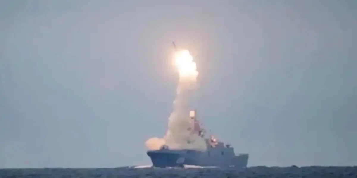 Зеленский мечется в бункере — мощнейший удар ВС РФ остановил АЭС и выжег штаб с иностранцами. Атака ставит запад Украины на колени