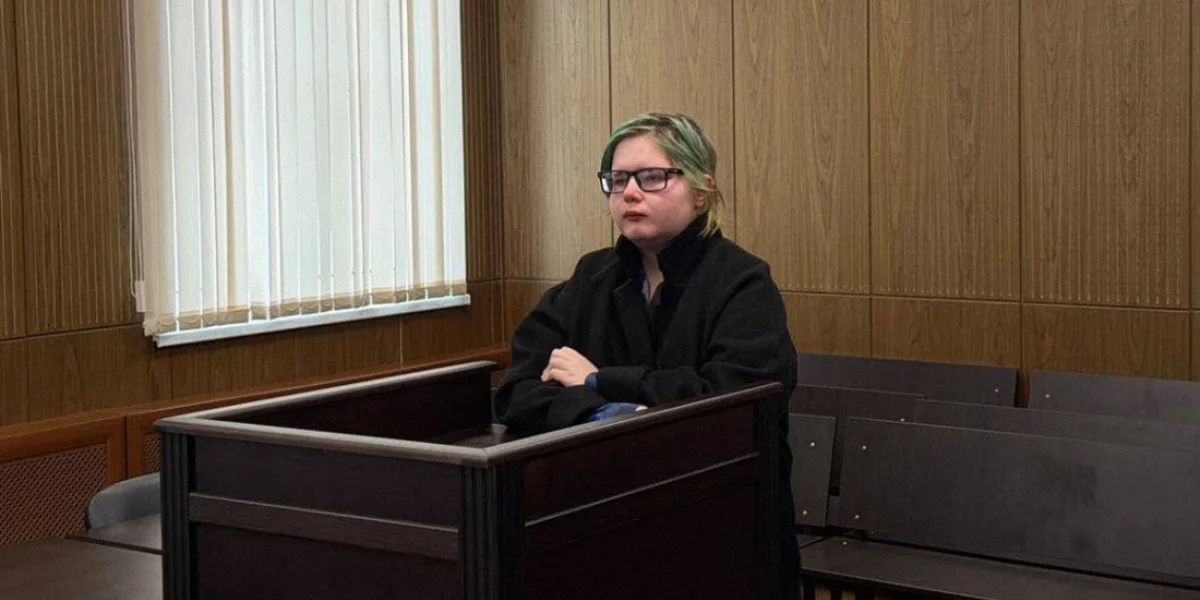 Пушкинская площадь не место для политических жестов: активистка с зелеными волосами пожалела о своем пикете Пушкинская площадь не место для политических жестов: активистка с зелеными волосами пожалела о своем пикете