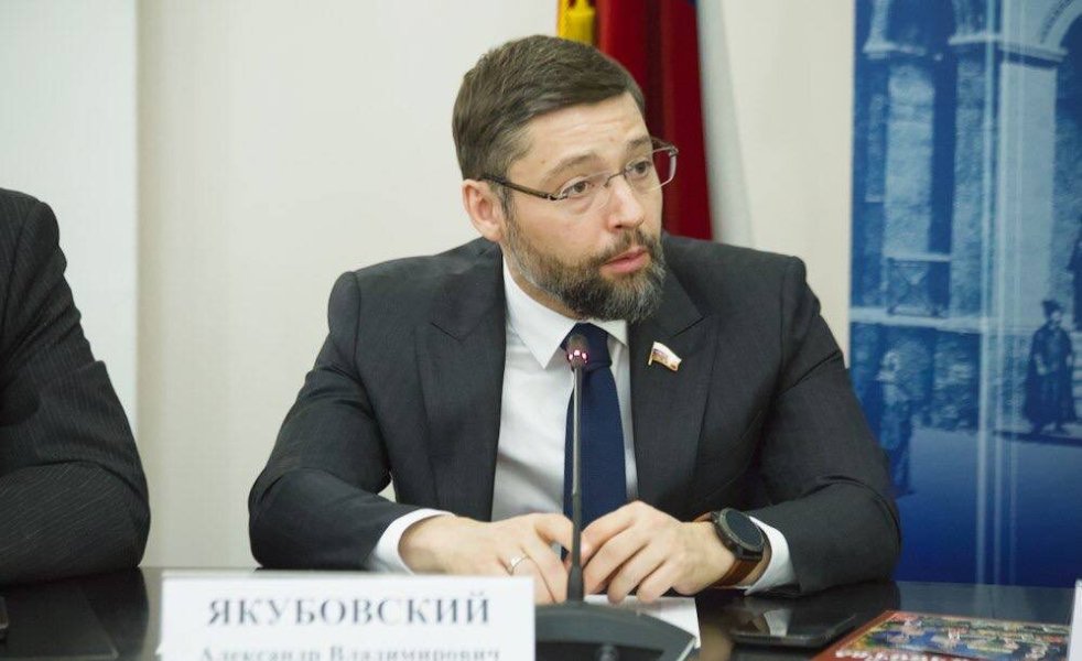 &laquo;Единая Россия&raquo; угрожает штрафами за отсутствие &laquo;домовых чатов&raquo; в MAX. Но таких формулировок в законах нет