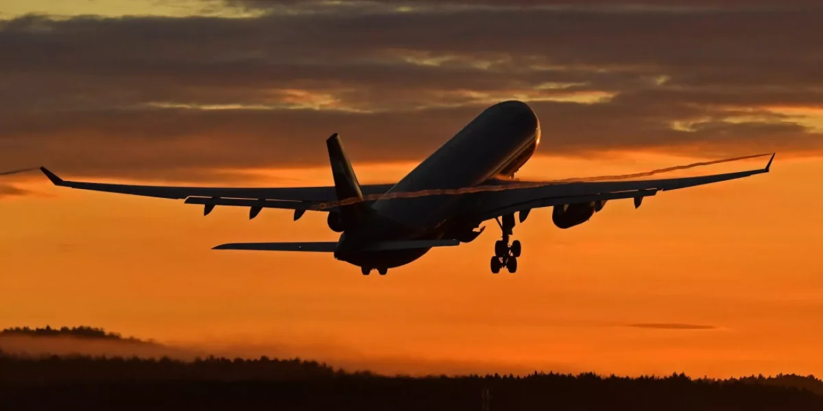 «Незваный гость»: таинственный борт из США пролетел над всей Россией, оставив военных в недоумении