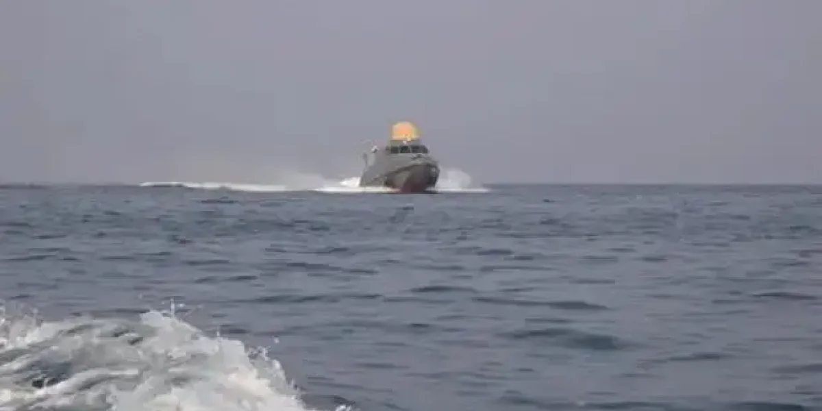 Иранские катера атаковали танкер США. А БПЛА Ирана долетел до авианосца Abraham Lincoln в 800 км. Подняли F-35