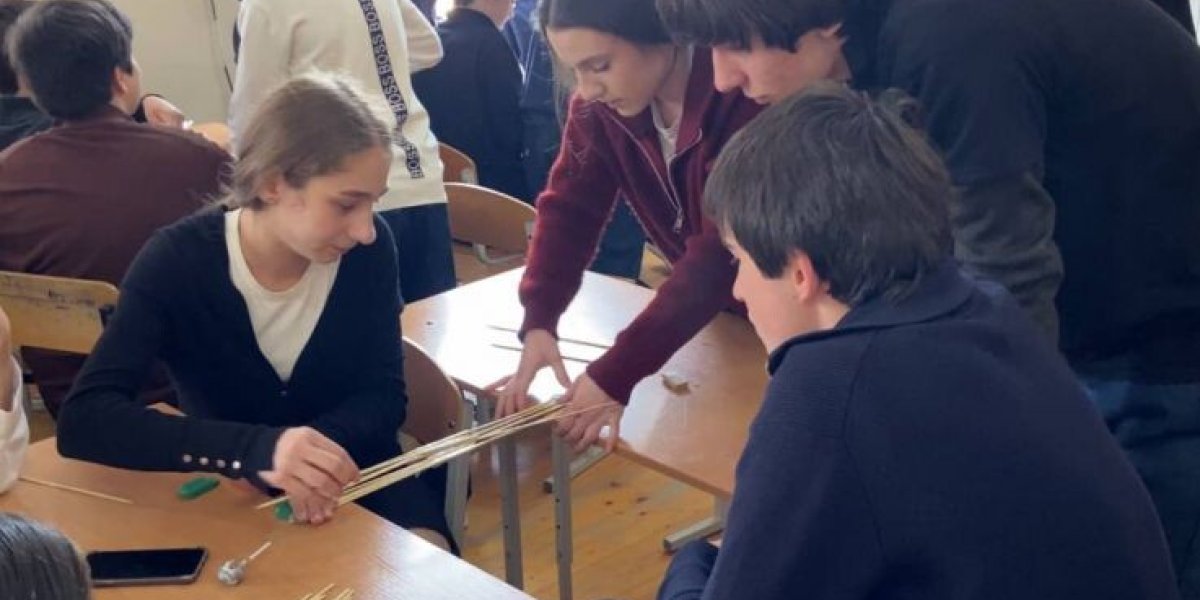 Технонаставничество объединило будущих инженеров из России и Абхазии