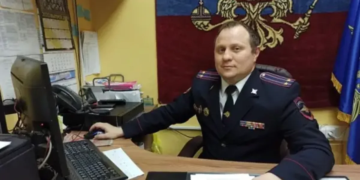 Под вопли "Вовочка, что случилось", ФСБ стащила полицейского Шипилова с постели и выволокла из розовой комнаты