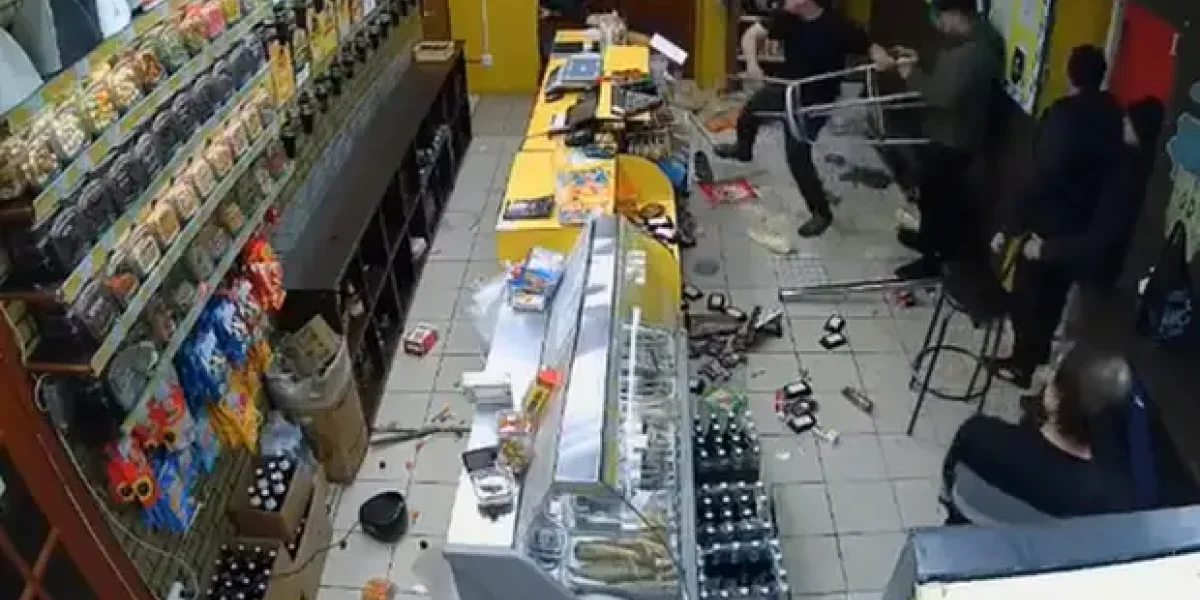 Парень дал отпор банде грабителей Абдуллы. А теперь оправдывается перед начальником МВД и сидящим рядом главой диаспоры