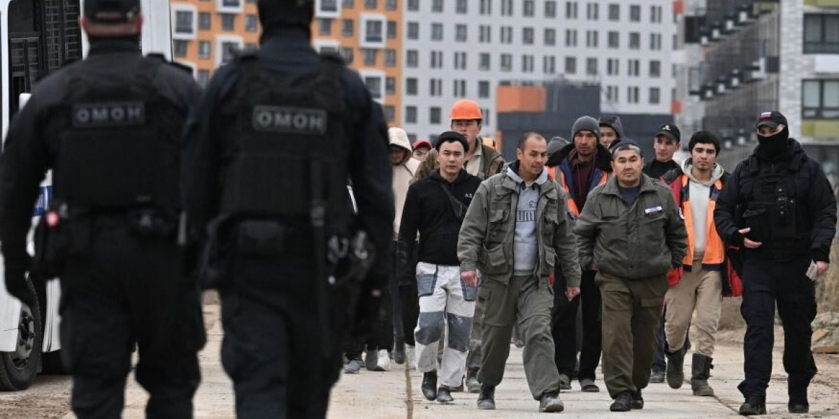 Госдума ужесточает миграционную политику: трудовых мигрантов обяжут платить за членов семьи Госдума ужесточает миграционную политику: трудовых мигрантов обяжут платить за членов семьи